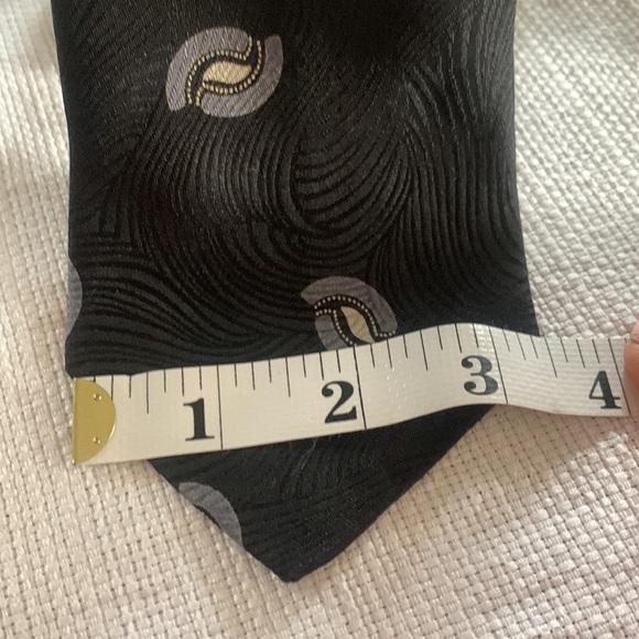 Giorgio Armani Silk Tie Made in Italy Black with Grey pattern - Picture 14 of 15